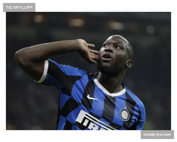 意甲俱乐部联合举办“反种族歧视主题日”，各赛场赛前展示统一标语